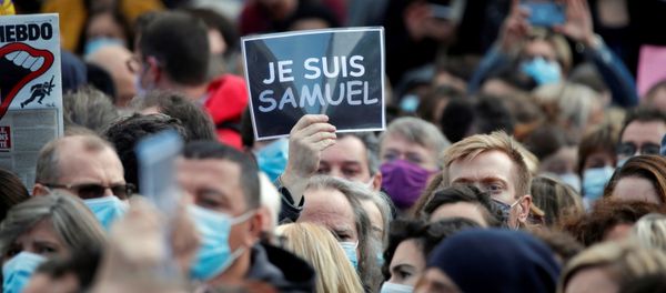 People gather at the Place de la Republique in Paris, to pay tribute to Samuel Paty, the French teacher who was beheaded on the streets of the Paris suburb of Conflans-Sainte-Honorine, France, 18 October 2020. - Sputnik International