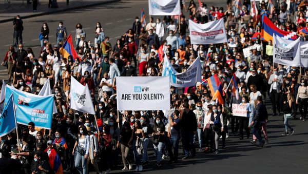 People march as they protest against what they call the inaction of the international community regarding the military conflict over the breakaway region of Nagorno-Karabakh, in Yerevan, Armenia October 19, 2020. - Sputnik International