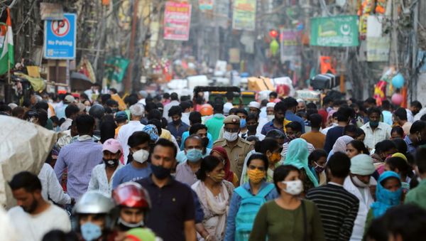 People are seen at a market amidst the spread of the coronavirus disease (COVID-19), in the old quarters of Delhi, October 19, 2020. People are seen at a market amidst the spread of the coronavirus disease (COVID-19), in the old quarters of Delhi, October 19, 2020. - Sputnik International