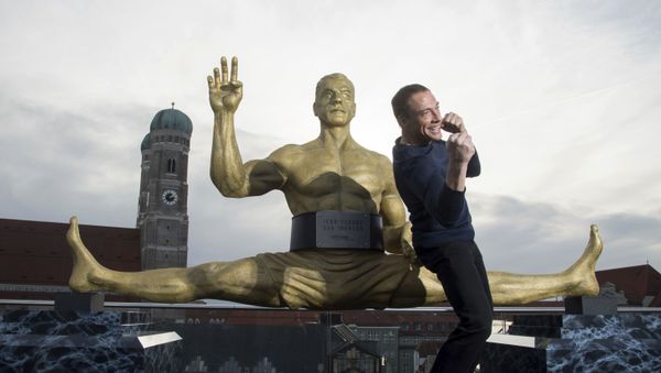 Actor Jean-Claude Van Damme strikes a pose during a press conference to announce his forthcoming lead role, in Munich, Germany Thursday 14 December 2017. - Sputnik International