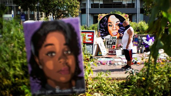 People react after a decision in the criminal case against police officers involved in the death of Breonna Taylor, in Louisville - Sputnik International