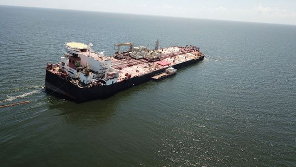 The Nabarima floating storage and offloading (FSO) facility, operated by the Petrosucre joint venture between Venezuelan state oil company Petroleos de Venezuela and Italy's Eni, is seen tilted in the Paria Gulf, between Venezuela and Trinidad and Tobago, 16 October 2020 - Sputnik International