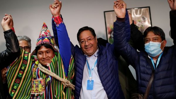 Presidential candidate Luis Arce of the Movement to Socialism party (MAS) reacts next to vice presidential candidate David Choquehuanca, who wears a protective face mask, after addressing the media during the presidential election in La Paz, Bolivia, October 19, 2020 Presidential candidate Luis Arce of the Movement to Socialism party (MAS) reacts next to vice presidential candidate David Choquehuanca, who wears a protective face mask, after addressing the media during the presidential election in La Paz, Bolivia, October 19, 2020 - Sputnik International