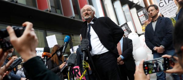 WikiLeaks founder Julian Assange's father John Shipton speaks outside the Old Bailey, the Central Criminal Court on the final day of a hearing to decide whether Assange should be extradited to the United States, in London, Britain October 1, 2020. WikiLeaks founder Julian Assange's father John Shipton speaks outside the Old Bailey, the Central Criminal Court on the final day of a hearing to decide whether Assange should be extradited to the United States, in London, Britain October 1, 2020. - Sputnik International