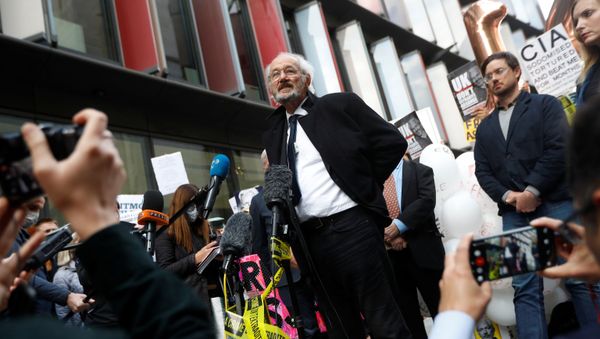 WikiLeaks founder Julian Assange's father John Shipton speaks outside the Old Bailey, the Central Criminal Court on the final day of a hearing to decide whether Assange should be extradited to the United States, in London, Britain October 1, 2020.  - Sputnik International