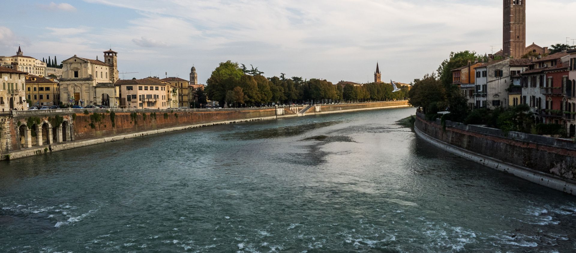 The Adige river in Verona, Italy The Adige river in Verona, Italy - Sputnik International, 1920, 22.10.2020