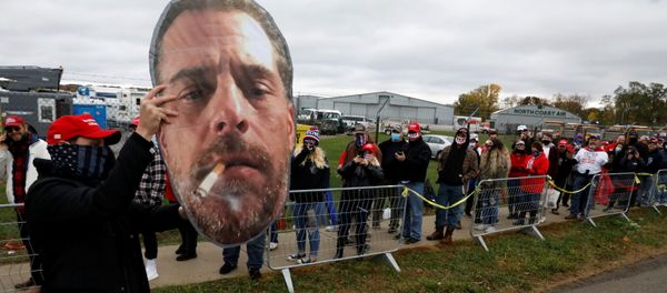 A supporter of US President Donald Trump holds up a photo of Hunter Biden for fellow supporters as they wait in line to attend Trump's campaign event at Erie International Airport in Erie, Pennsylvania, US, 20 October 2020. A supporter of US President Donald Trump holds up a photo of Hunter Biden for fellow supporters as they wait in line to attend Trump's campaign event at Erie International Airport in Erie, Pennsylvania, US, 20 October 2020. - Sputnik International
