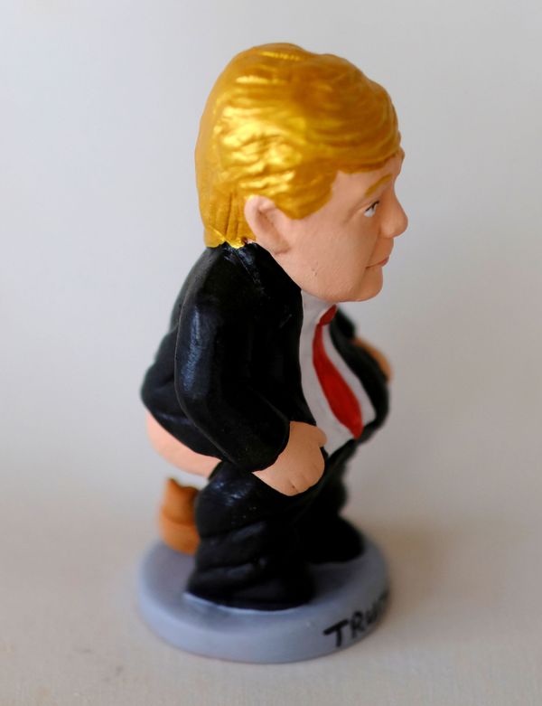 Caught With Pants Down? Pooping Trump, Biden Figurines Made in Catalonia Caught With Pants Down? Pooping Trump, Biden Figurines Made in Catalonia - Sputnik International