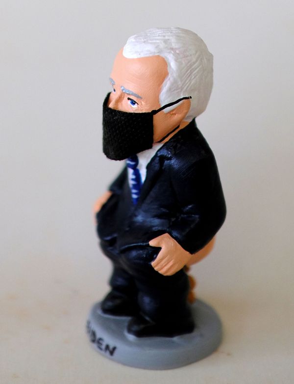 Caught With Pants Down? Pooping Trump, Biden Figurines Made in Catalonia Caught With Pants Down? Pooping Trump, Biden Figurines Made in Catalonia - Sputnik International
