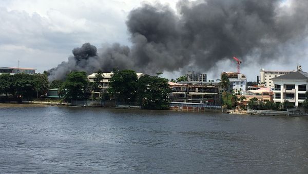 A general view of smoke arising from the Ikoyi prison that is on fire in Lagos on October 22, 2020. - Gunshots could be heard on October 22, 2020 and smoke was seen billowing from a prison in central Lagos as fresh unrest rocked Nigeria's biggest city after the shooting of protesters - Sputnik International