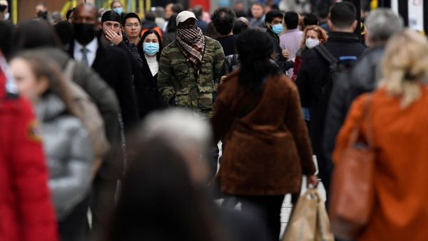 FILE PHOTO: Shoppers walk along Oxford Street, in the centre of London's retail shopping area, amid the spread of the coronavirus disease (COVID-19) in London, Britain, October 16, 2020 - Sputnik International