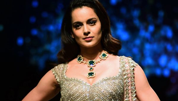 Indian Bollywood actress Kangana Ranaut showcases a creation by designer Anushree Reddy at the Lakmй Fashion Week (LFW) Summer Resort 2019, in Mumbai on February 2, 2019 - Sputnik International
