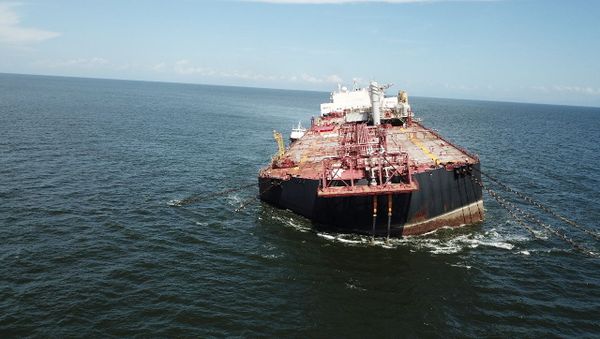 The Nabarima floating storage and offloading (FSO) facility, operated by the Petrosucre joint venture between Venezuelan state oil company Petroleos de Venezuela and Italy's Eni, is seen tilted in the Paria Gulf, between Venezuela and Trinidad and Tobago, October 16, 2020 - Sputnik International