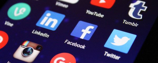 Facebook logo and other social media apps are seen on a screen of mobile phone - Sputnik International
