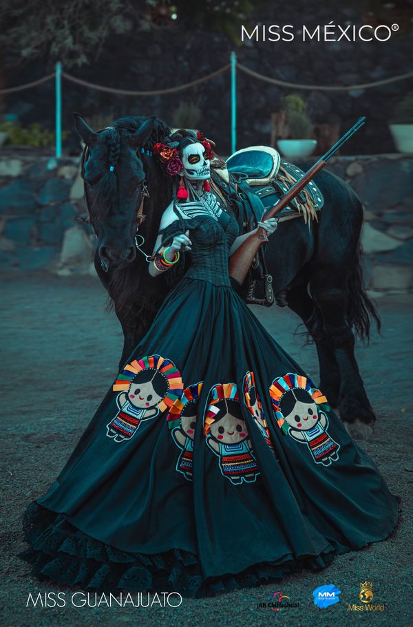 Eagle and Snake: Stunning Miss Mexico Contestants Show off Fabulous Dresses and Feathered Costumes Eagle and Snake: Stunning Miss Mexico Contestants Show off Fabulous Dresses and Feathered Costumes - Sputnik International