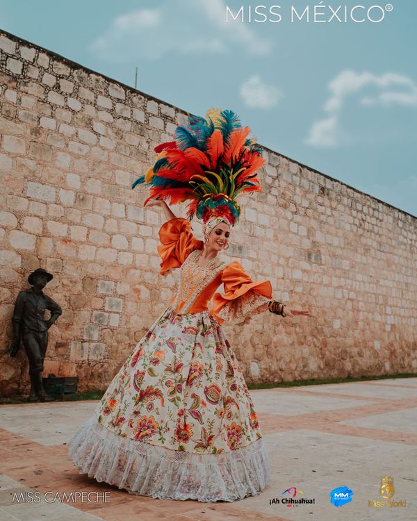 Eagle and Snake: Stunning Miss Mexico Contestants Show off Fabulous Dresses and Feathered Costumes Eagle and Snake: Stunning Miss Mexico Contestants Show off Fabulous Dresses and Feathered Costumes - Sputnik International