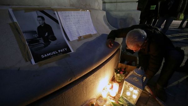 People gather to pay homage to Samuel Paty, the French teacher who was beheaded on the streets of the Paris suburb of Conflans-Sainte-Honorine, as part of a national tribute, in Nice, France, October 21, 2020 - Sputnik International