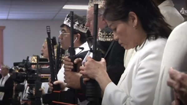 Worshippers clutching AR-15 rifles drank holy wine and repeated wedding vows in a commitment ceremony at a Pennsylvania church (File) - Sputnik International