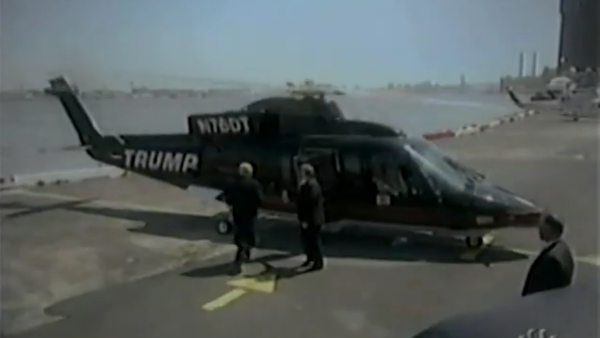 Donald Trump boarding his Sikorsky S-76B helicopter in the opening sequence of The Apprentice - Sputnik International