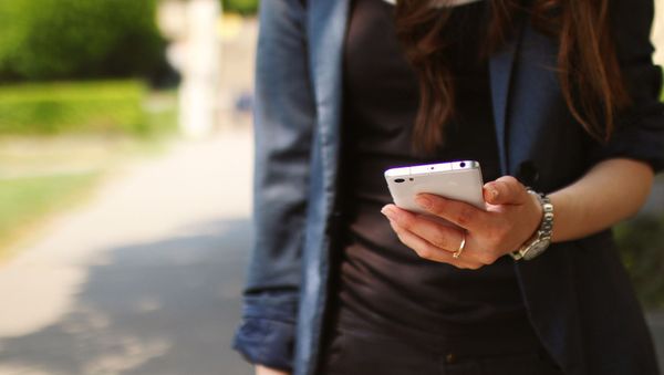 iPhone woman - Sputnik International