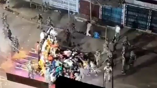 Just like the Palghar one, this video from the famous Munger Durga Visarjan is poetic representation of pathetic state of Hindus in India under the Secular Constitutional setup with a bureaucracy trained under a communist curriculum - Sputnik International
