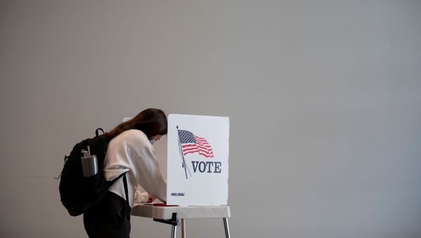 People cast their ballots for the upcoming presidential elections as early voting begins in Ann Arbor, Michigan, U.S., September 24, 2020. - Sputnik International