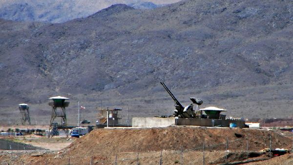 Anti-aircraft guns guarding Natanz Nuclear Facility, Iran - Sputnik International