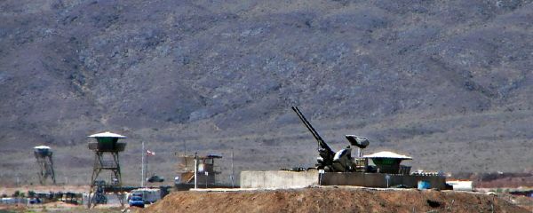 Anti-aircraft guns guarding Natanz Nuclear Facility, Iran Anti-aircraft guns guarding Natanz Nuclear Facility, Iran - Sputnik International