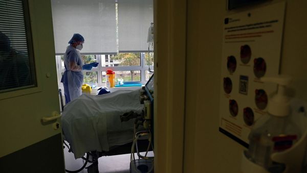 Nurses wearing protective masks and protective suits, work in the Intensive Care Unit (ICU) where patients suffering from the coronavirus disease (COVID-19) are treated at the Le Bois private hospital in Lille, France, October 28, 2020 - Sputnik International