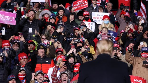 U.S. President Trump departs at the end of a campaign event at Eppley Airfield in Omaha, Nebraska - Sputnik International