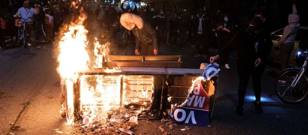 A fire is seen as demonstrators clash with riot police during a rally after the death of Walter Wallace Jr., a Black man who was shot by police in Philadelphia, Pennsylvania, U.S., October 27, 2020. A fire is seen as demonstrators clash with riot police during a rally after the death of Walter Wallace Jr., a Black man who was shot by police in Philadelphia, Pennsylvania, U.S., October 27, 2020. - Sputnik International
