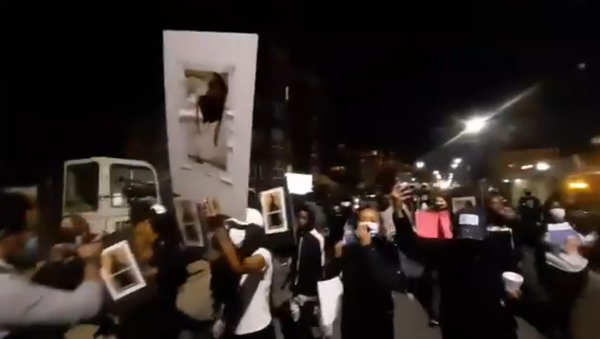 Well over a hundred DC protesters marching down Kennedy St chanting Long live Rondo! - Sputnik International