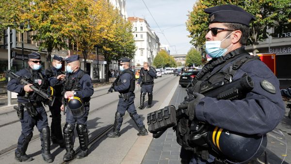 Security forces guard the area after a reported knife attack at Notre Dame church in Nice, France, October 29, 2020 Security forces guard the area after a reported knife attack at Notre Dame church in Nice, France, October 29, 2020 - Sputnik International