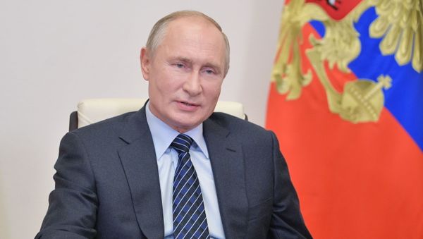 Russia's President Vladimir Putin addresses members of the Russian Union of Industrialists and Entrepreneurs (RSPP) via a video conference call at the Novo-Ogaryovo state residence outside Moscow, Russia October 21, 2020 - Sputnik International