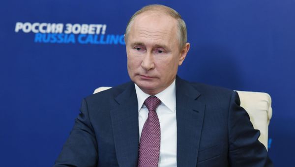 Russian President Vladimir Putin attends a session of the annual VTB Capital Investment Forum Russia Calling! via teleconference call at Novo-Ogaryovo state residence, outside Moscow, Russia Russian President Vladimir Putin attends a session of the annual VTB Capital Investment Forum Russia Calling! via teleconference call at Novo-Ogaryovo state residence, outside Moscow, Russia - Sputnik International