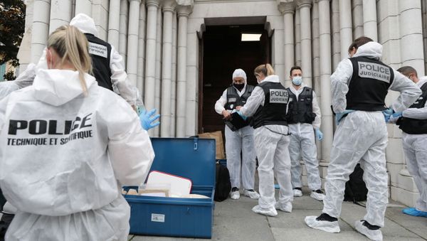 Forensic specialists inspect the scene of a reported knife attack at Notre Dame church in Nice, France, October 29, 2020 Forensic specialists inspect the scene of a reported knife attack at Notre Dame church in Nice, France, October 29, 2020 - Sputnik International