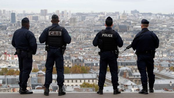 French police and CRS riot policemen patrol in Montmartre in Paris as France has raised the security alert for French territory to the highest level after the knife attack in the city of Nice, France, 30 October 2020 - Sputnik International