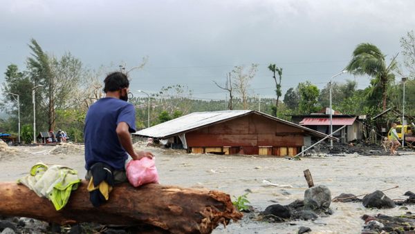 A man looks at his house buried under the pile of rubble and sand following flash floods brought by Typhoon 'Goni' in Barangay Busay, Daraga town, Albay province, Philippines, November 1, 2020.  - Sputnik International