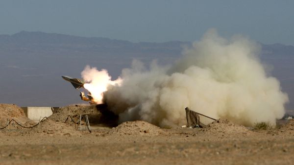 Iran's armed forces fires a missile during its air defense war game in the Isfahan province south of the capital Tehran, Iran, Wednesday, Nov. 25, 2009 - Sputnik International