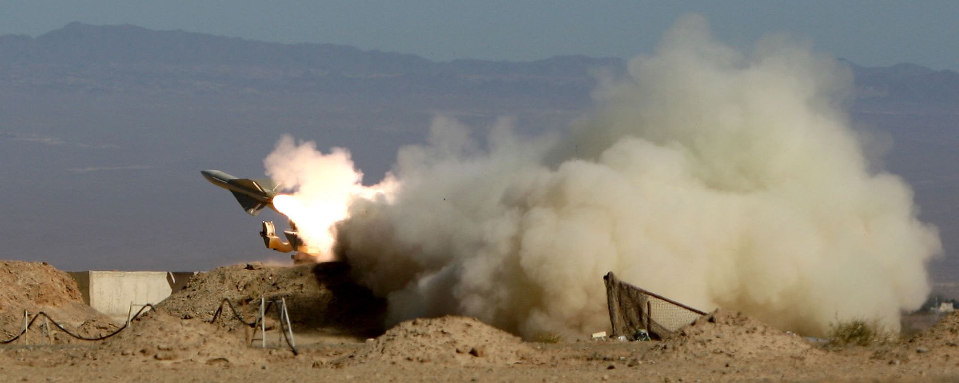Iran's armed forces fires a missile during its air defense war game in the Isfahan province south of the capital Tehran, Iran, Wednesday, Nov. 25, 2009 - Sputnik International, 1920, 05.04.2026