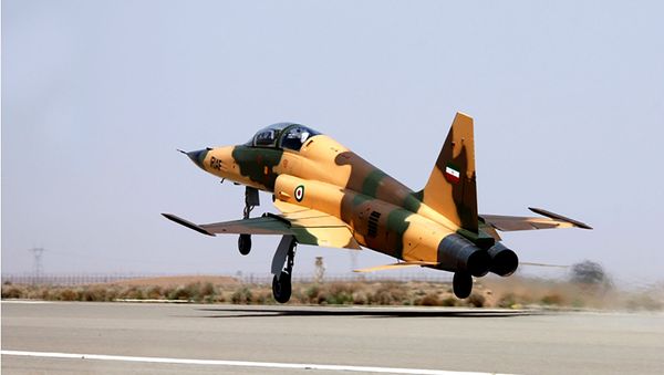 A handout picture released by Iran's Defence Ministry on August 21, 2018, shows the  Kowsar domestic fighter jet, a fourth-generation fighter, with advanced avionics and multi-purpose radar, which the local Tasnim news agency said was 100-percent indigenously made - Sputnik International