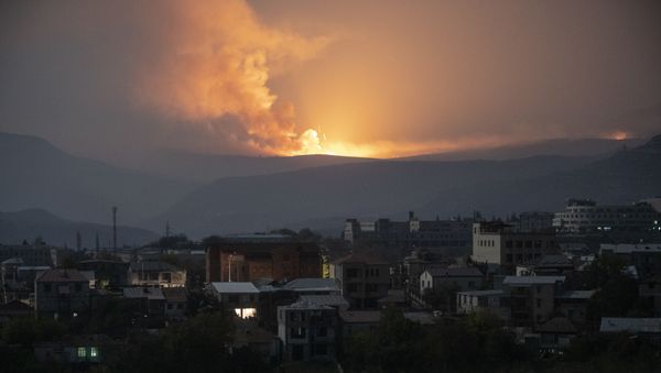 Powerful explosions are seen only a few km south-east from Stepanakert, the self-proclaimed Nagorno-Karabakh Republic - Sputnik International