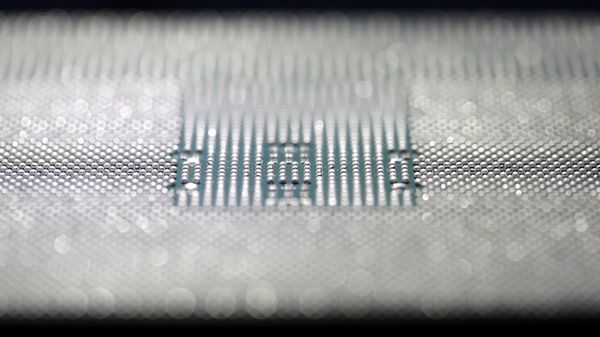 A Kunpeng 920 chip is displayed during an unveiling ceremony in Shenzhen, China, Monday, Jan. 7, 2019. Chinese telecom giant Huawei unveiled a processor chip for data centers and cloud computing as it expands into an emerging global market despite Western warnings the company might be a security risk.  - Sputnik International