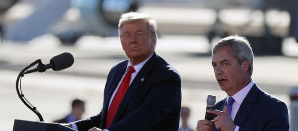 U.S. President Donald Trump holds a campaign rally at Phoenix Goodyear Airport in Arizona - Sputnik International