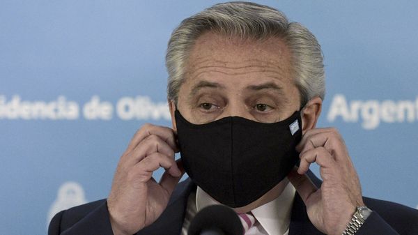 Wearing a mas to curb the spread of COVID-19, Argentine President Alberto Fernandez arrives for a press conference to announce that Argentina and Mexico will produce and distribute an experimental coronavirus vaccine, at the Olivos Presidential Residence in Olivos, Buenos Aires, Wednesday, August 12, 2020. - Sputnik International