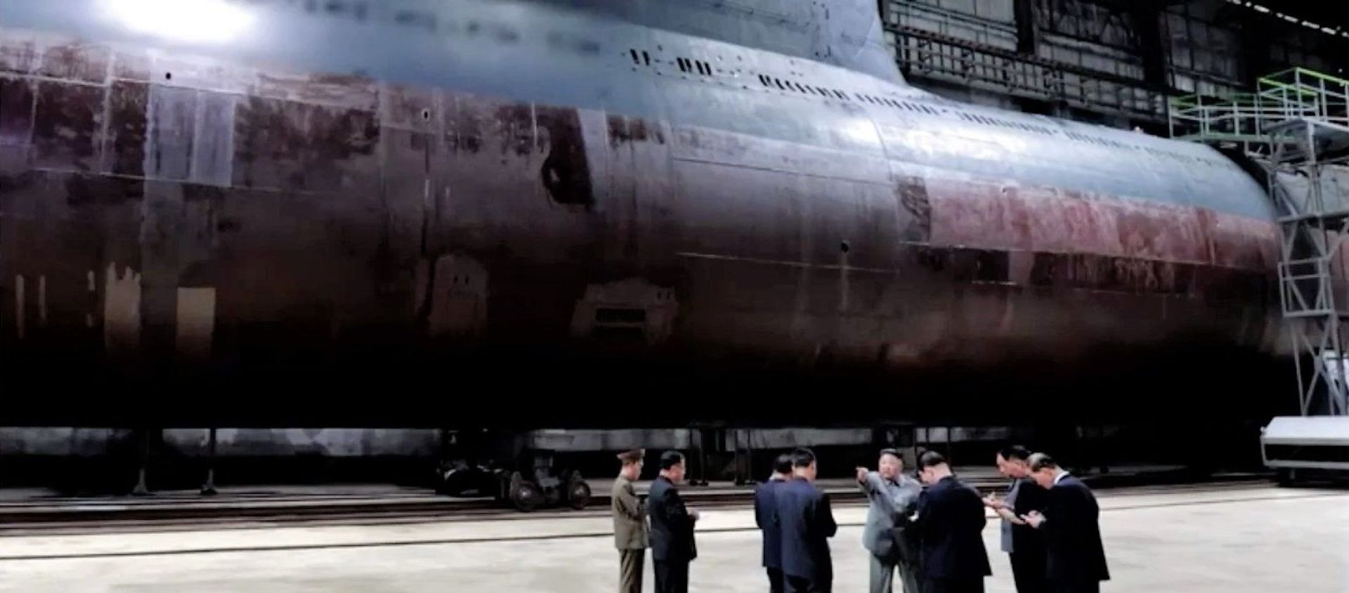 North Korean state media KCNA released footage showing the communist leader inspecting a new submarine under construction at a shipyard North Korean state media KCNA released footage showing the communist leader inspecting a new submarine under construction at a shipyard - Sputnik International, 1920, 11.04.2021