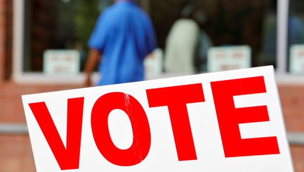 Signs direct voters into a polling station during the 2020 U.S. presidential election in Durham, Durham County, North Carolina, U.S., November 3, 2020.   REUTERS/Jonathan Drake - Sputnik International