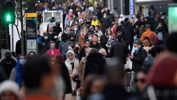 Shoppers walk after new nationwide restrictions were announced during the coronavirus disease (COVID-19) outbreak in Oxford Street, London, Britain, November 2, 2020. - Sputnik International