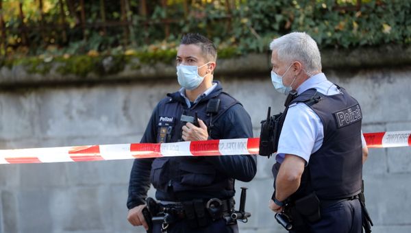 Police officers are seen near the French consulate in Zurich, Switzerland October 30, 2020.  - Sputnik International