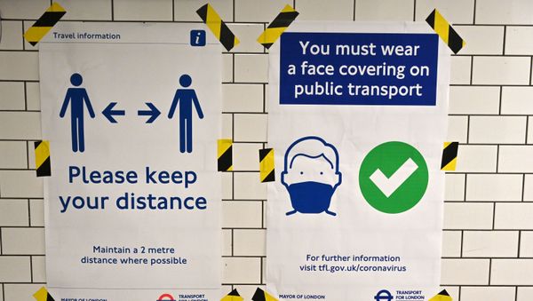 Posters advise people on social distancing and the wearing of face coverings on the underground network, at Notting Hill tube station in London, on June 15, 2020 after new rules make wearing face coverings on public transport compulsory while the UK further eases its coronavirus lockdown. Posters advise people on social distancing and the wearing of face coverings on the underground network, at Notting Hill tube station in London, on June 15, 2020 after new rules make wearing face coverings on public transport compulsory while the UK further eases its coronavirus lockdown. - Sputnik International